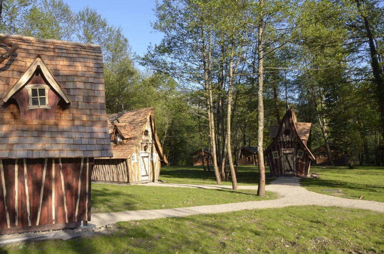 Les Lodges Du Lac Saint-Alban-de-Montbel Exterior photo