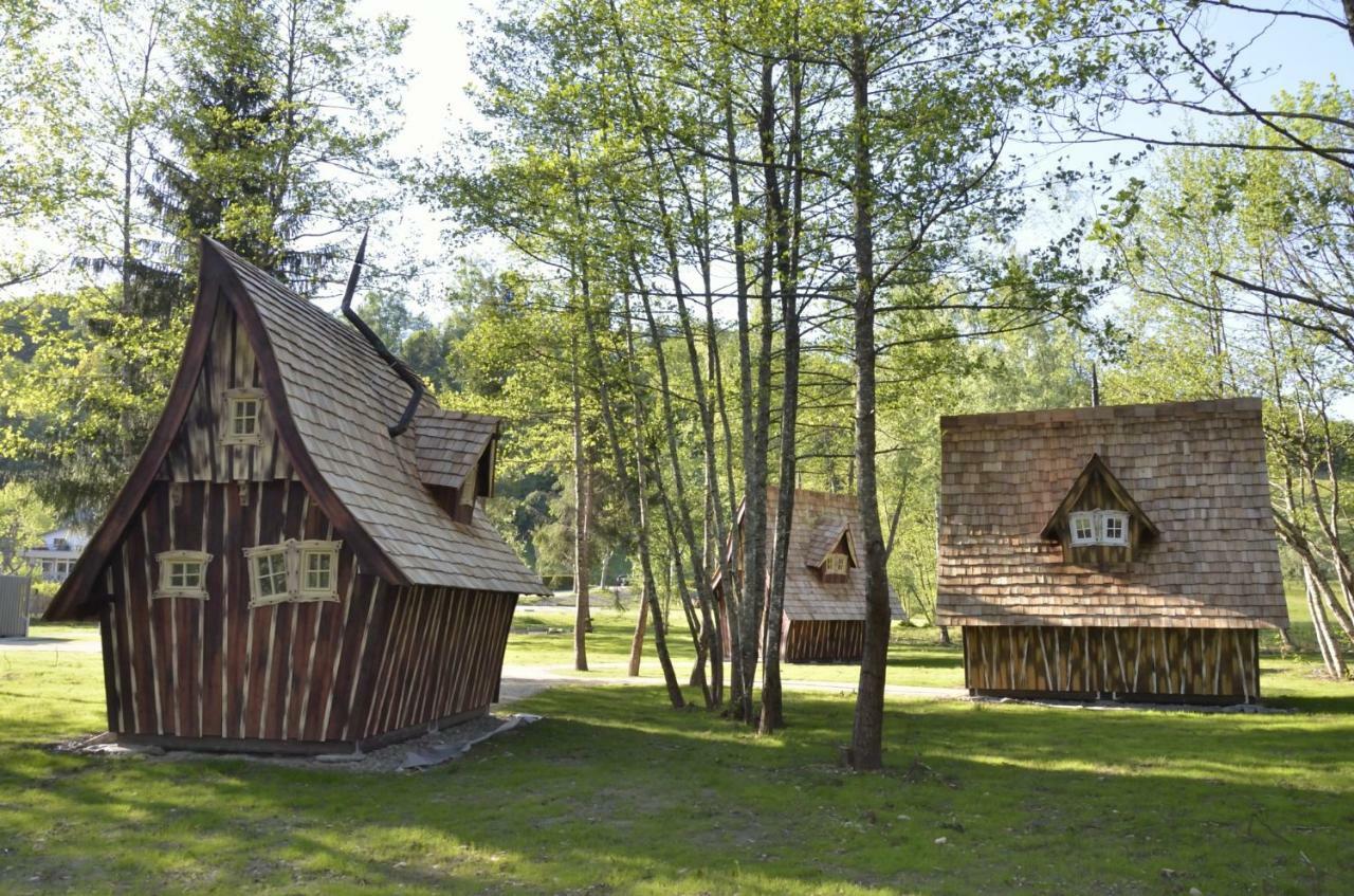 Les Lodges Du Lac Saint-Alban-de-Montbel Exterior photo