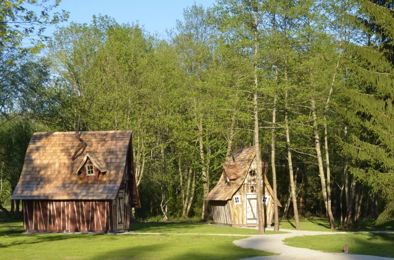 Les Lodges Du Lac Saint-Alban-de-Montbel Exterior photo