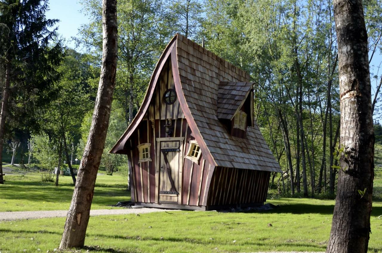 Les Lodges Du Lac Saint-Alban-de-Montbel Exterior photo