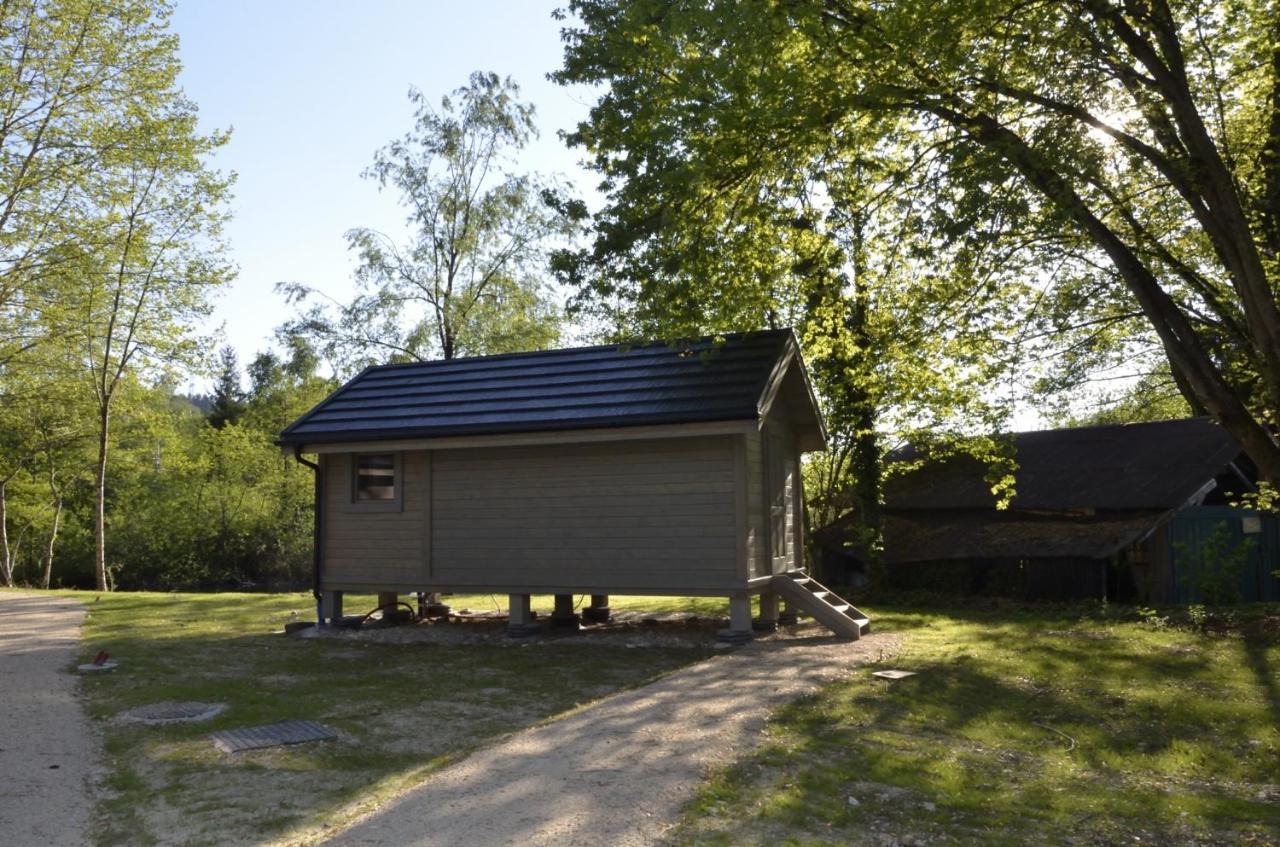 Les Lodges Du Lac Saint-Alban-de-Montbel Exterior photo