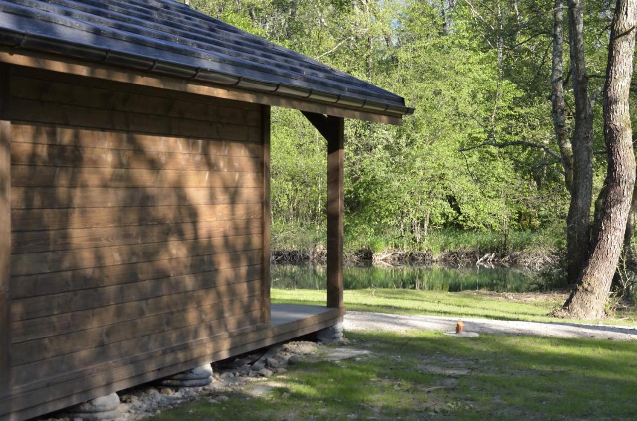 Les Lodges Du Lac Saint-Alban-de-Montbel Exterior photo